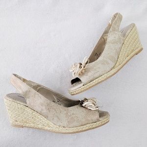 AVENUE Silver/Beige Pippa Peep Toe Wedge Sandals Size 11W